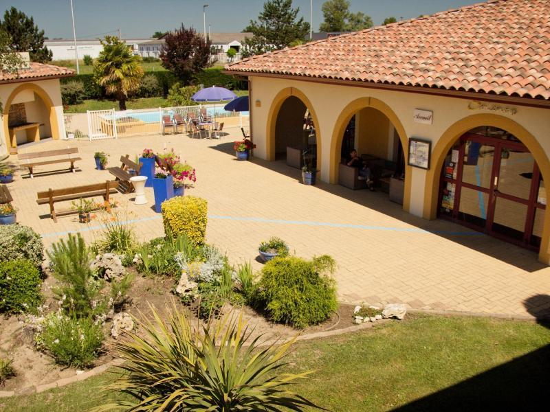 Logis Hotel Restaurant Solenca Nogaro Dış mekan fotoğraf